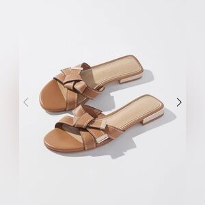 WHBM Knotted Flat